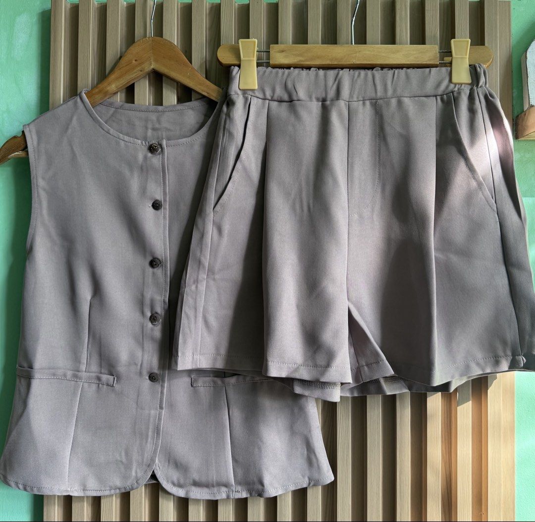 Shein coordinates (Category: Sets or Coordinates) located in Bayombong. Submitted by akmayo (Listing ID 1460310128, Image 3). Description: 16yrs on tag can fit to medium.