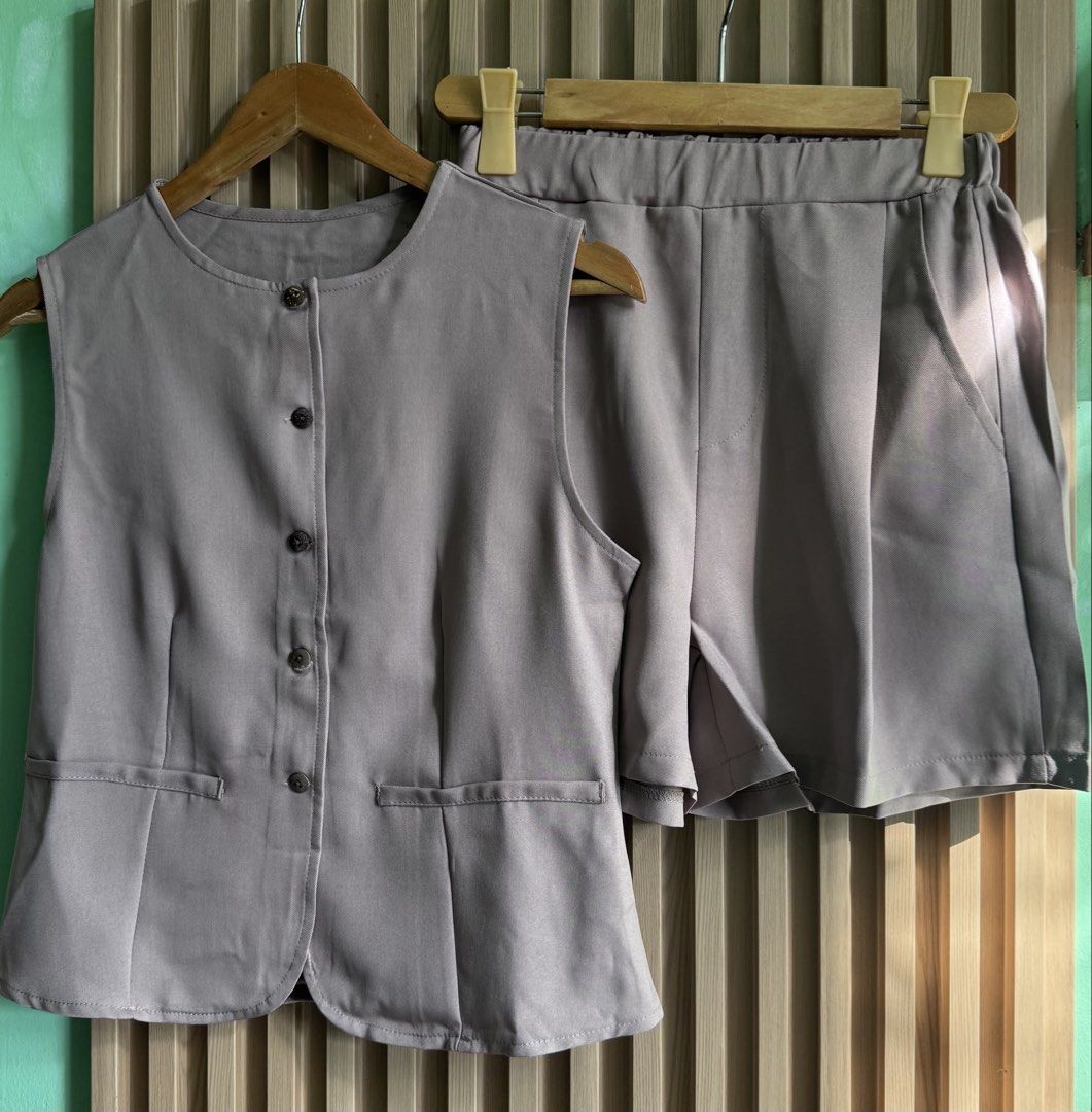 Shein coordinates (Category: Sets or Coordinates) located in Bayombong. Submitted by akmayo (Listing ID 1460310128, Image 2). Description: 16yrs on tag can fit to medium.