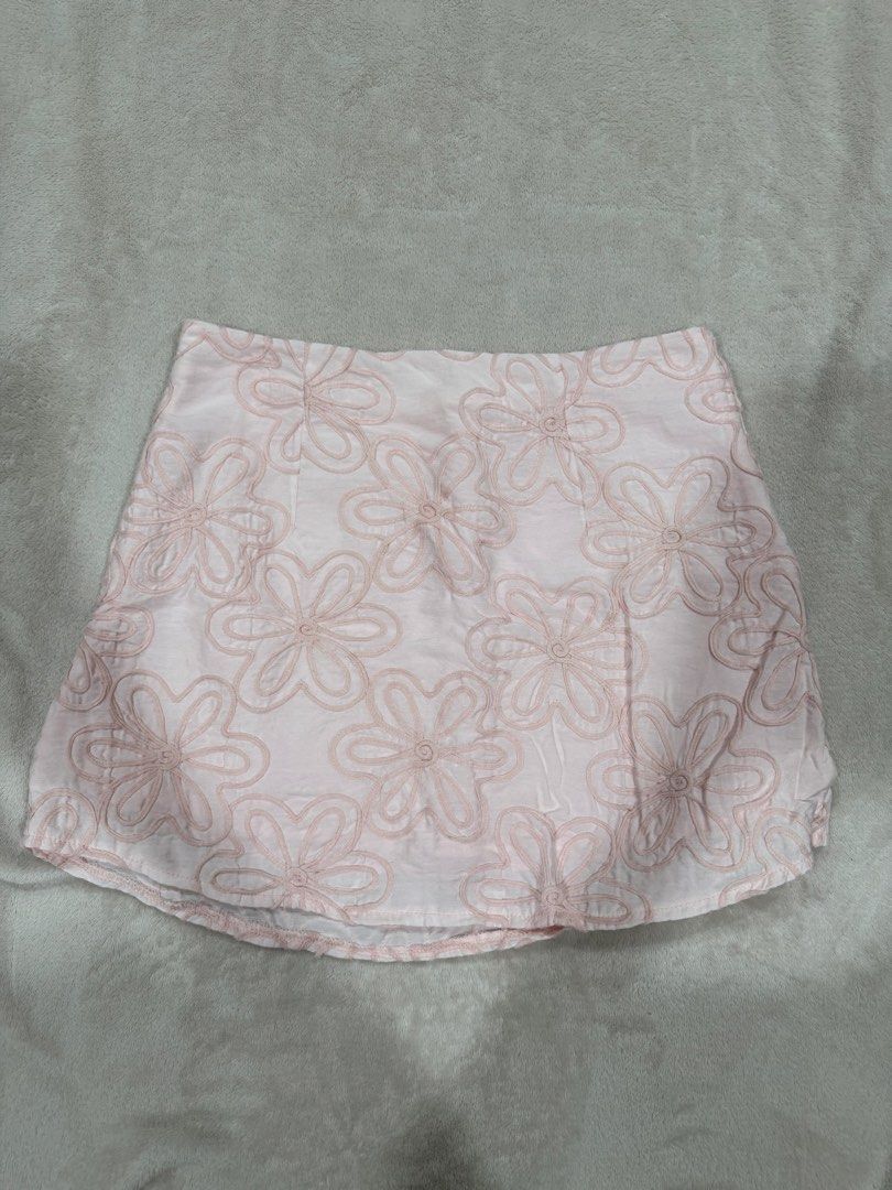 shein pink skirt (Category: Skirts) located in Manila. Submitted by i400ayla (Listing ID 1460482339, Image 1). Description: .