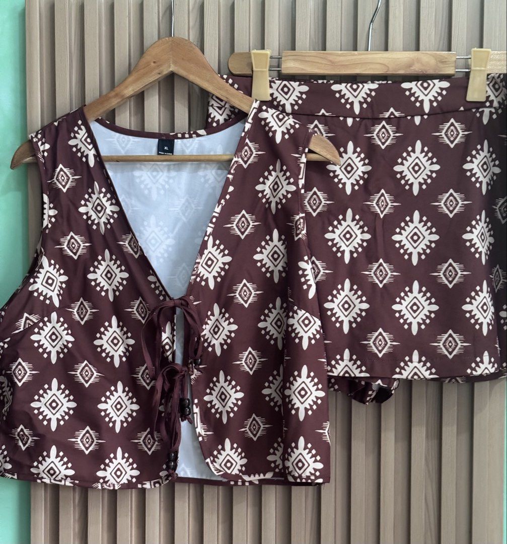 Shein vintage style print (Category: Sets or Coordinates) located in Bayombong. Submitted by akmayo (Listing ID 1460308293, Image 2). Description: .