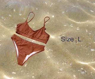 (Category: ) located in . Submitted by sunday_closet (Listing ID 1460316960, Image 1). Description: .