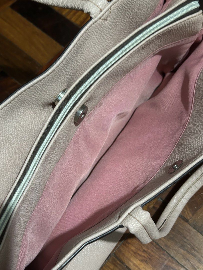 Short Strap Pink Tote Office Bag Two Compartments Inside (Category: Shoulder Bags) located in Cavite. Submitted by apricity.aes (Listing ID 1460395947, Image 3). Description: ۶ৎ bought it online ۶ৎ no Brand ۶ৎ pink (slight color difference sa photo but is more pink in person) ۶ৎ slight issues with its paint ۶ৎ no issues inside ۶ৎ these are pre loved so please manage expectations ۶ৎ color may slight be different due to the lighting of the room and