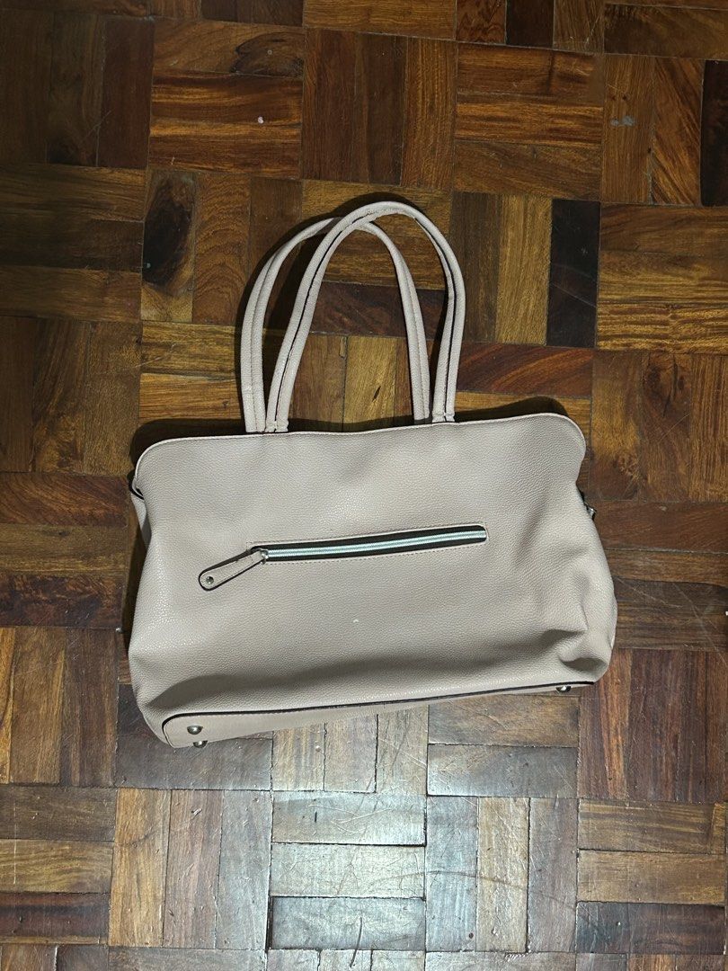 Short Strap Pink Tote Office Bag Two Compartments Inside (Category: Shoulder Bags) located in Cavite. Submitted by apricity.aes (Listing ID 1460395947, Image 2). Description: ۶ৎ bought it online ۶ৎ no Brand ۶ৎ pink (slight color difference sa photo but is more pink in person) ۶ৎ slight issues with its paint ۶ৎ no issues inside ۶ৎ these are pre loved so please manage expectations ۶ৎ color may slight be different due to the lighting of the room and