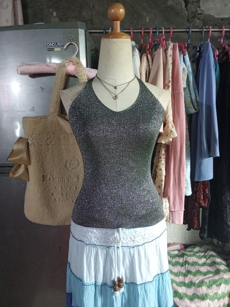 halter sexy back top (Category: Sleeveless) located in Meycauayan. Submitted by midori021 (Listing ID 1460340246, Image 1). Description: S-L super stretchy no flaws.