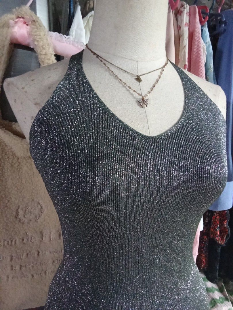 halter sexy back top (Category: Sleeveless) located in Meycauayan. Submitted by midori021 (Listing ID 1460340246, Image 2). Description: S-L super stretchy no flaws.