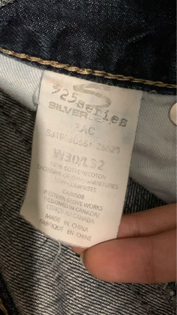 Silver Jeans Co. Blue Denim Jeans (Category: Jeans) located in General Trias. Submitted by hani.gotmee (Listing ID 1460458363, Image 3). Description: - Size: 30x32 - Fit: Relaxed/Straight Leg - Material: 100% Cotton *Delivery Fee will be handled by buyer😊.