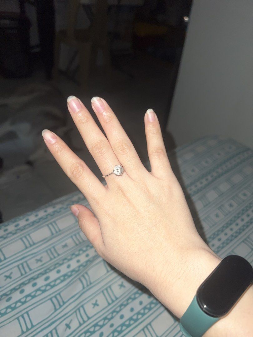 Silver Solitaire Ring 925 (Category: Hands & Nails) located in Marikina City. Submitted by ash_2 (Listing ID 1460494959, Image 1). Description: Classic silver ring with a single stone, resembling a solitaire. Perfect for daily wear or as a gift. Comfortable band. 6-7 size.