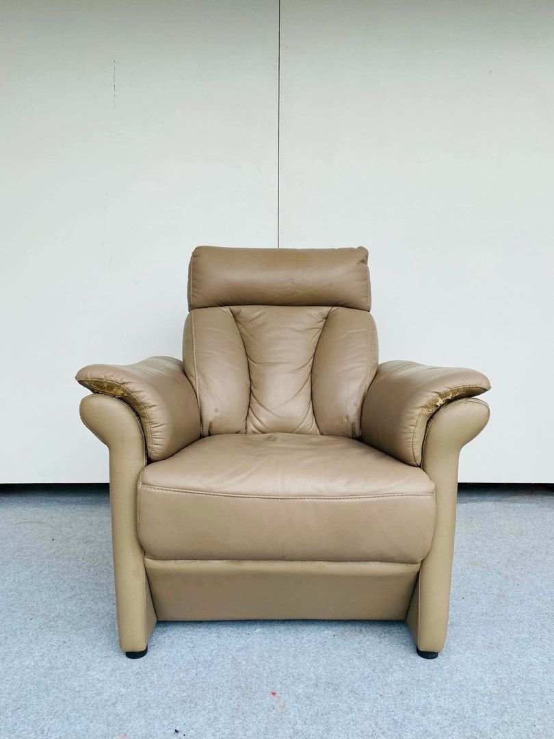 SINGLE SOFA / ACCENT CHAIR (Category: Sofas) located in Manila. Submitted by _chinixx (Listing ID 1460332980, Image 1). Description: "JAPAN SURPLUS" SINGLE SOFA / ACCENT CHAIR SIZE: 33L" x 33W" x 17Sh" x 34H" inches (AS-IS ITEM) IN GOOD CONDITION.
