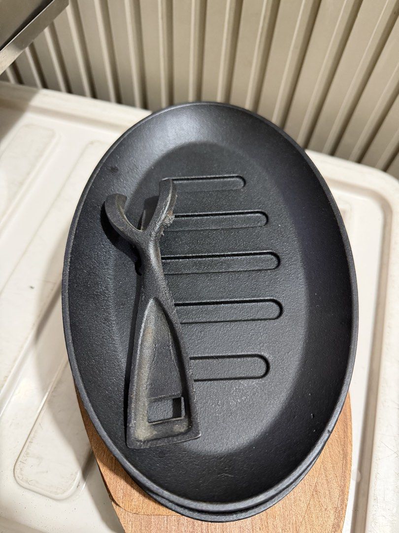 Sizzling Plate 23cm (Category: Cookware & Accessories) located in Taytay. Submitted by isaberseller (Listing ID 1460494069, Image 3). Description: For Sale: 5pcs sizzling plate iron cast with wooden tray and free iron fork. All are new and unused. Selling due to stop business. Original price: 1000 set Selling price: 900 up to 800 last price. Location: Sitio Arenda Brgy. Sta. Ana, Taytay Rizal.