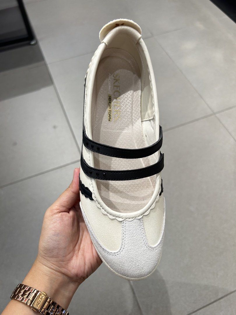 Skechers ballet shoes (Category: Sneakers) located in Calamba. Submitted by biyanggg (Listing ID 1460399953, Image 3). Description: Pkus sf W box and paperbag.