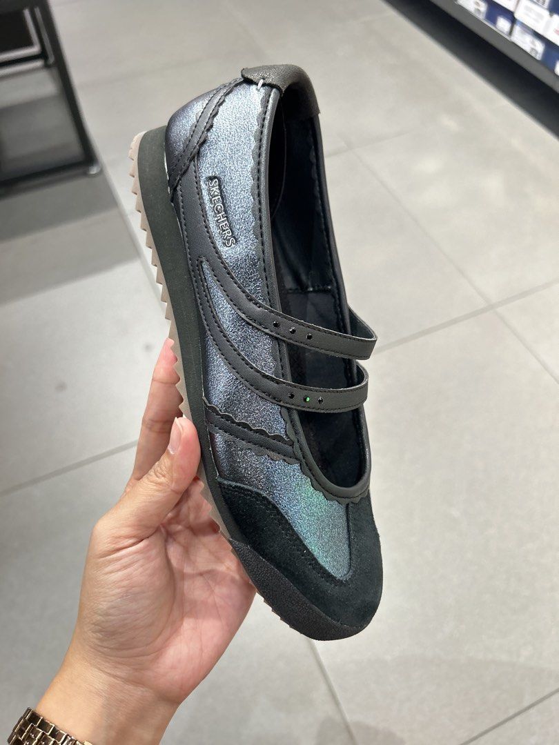 Skechers ballet shoes (Category: Sneakers) located in Calamba. Submitted by biyanggg (Listing ID 1460399953, Image 1). Description: Pkus sf W box and paperbag.