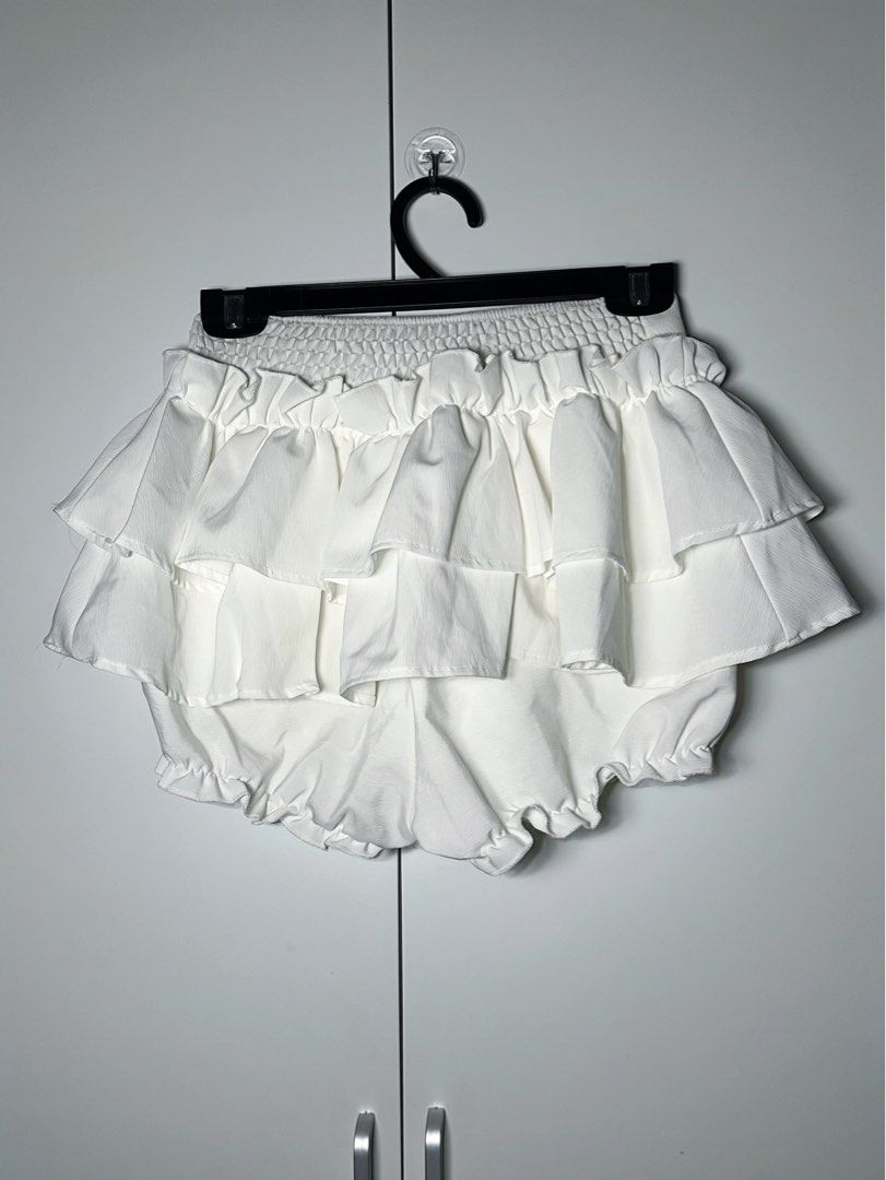Skort (Category: Other Bottoms) located in Porac. Submitted by poimd_ (Listing ID 1459971351, Image 2). Description: 24-26 inches waist.