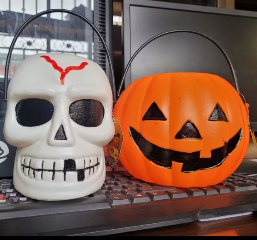 Skull Halloween Pumpkin Candy Basket (Category: Gift Baskets & Hampers) located in Manila. Submitted by kent_kurtonlineshop (Listing ID 1460305647, Image 3). Description: Discount For Wholesale.