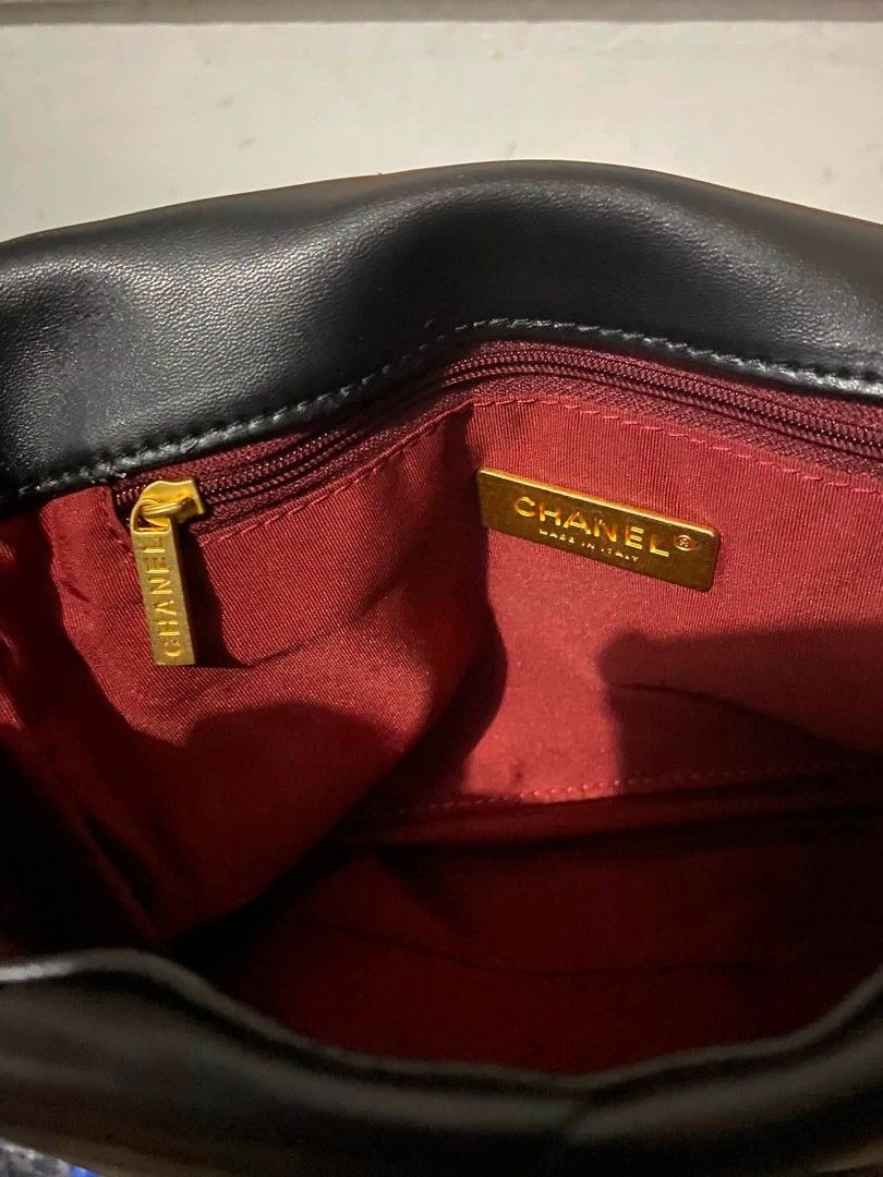 Sling bag (Category: Cross-body Bags) located in Manila. Submitted by glaiza02 (Listing ID 1460306208, Image 3). Description: .