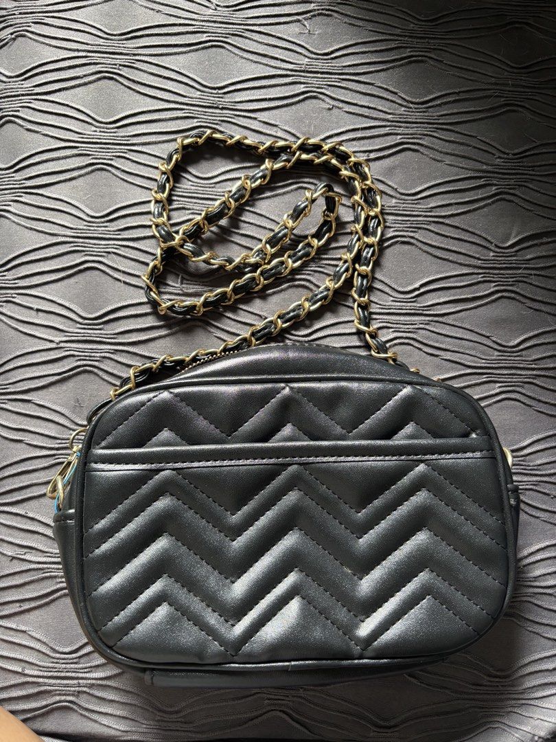 Sling bag (Category: Cross-body Bags) located in Manila. Submitted by jenii_collective (Listing ID 1460322074, Image 1). Description: Bought it from Japan No issue Never been used 📍Manila 🚚 Jnt or Lalamove 💰Gcash.
