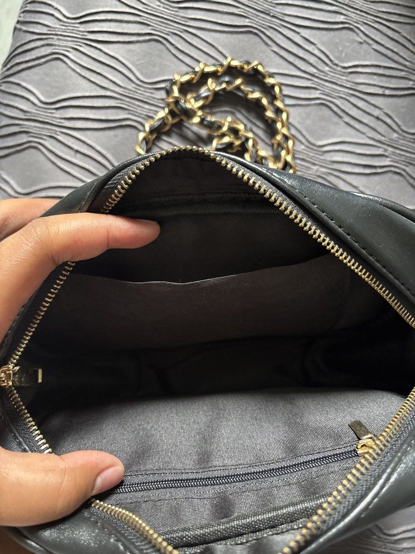 Sling bag (Category: Cross-body Bags) located in Manila. Submitted by jenii_collective (Listing ID 1460322074, Image 3). Description: Bought it from Japan No issue Never been used 📍Manila 🚚 Jnt or Lalamove 💰Gcash.