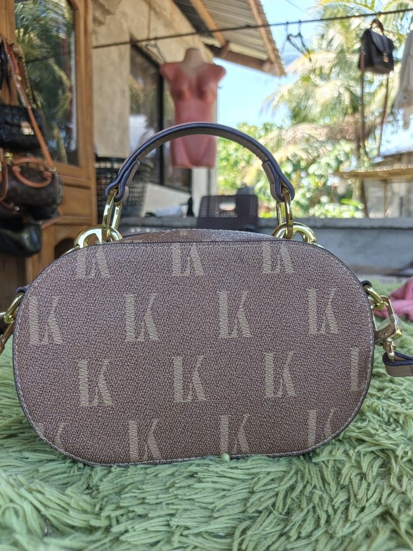 Sling bag for women (Category: Cross-body Bags) located in Manila. Submitted by ukay-ukaybylyn (Listing ID 1460307095, Image 2). Description: good as new 💯 kasya phone and adjustable strap.
