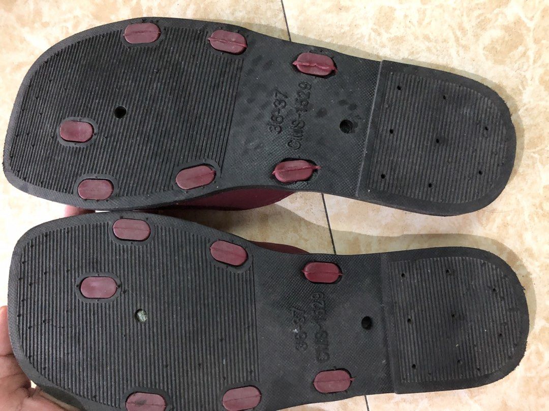Slippers (Category: Slippers and slides) located in Manila. Submitted by realpagkat02199 (Listing ID 1460313747, Image 3). Description: Ganda sa paa Nakaka puti.