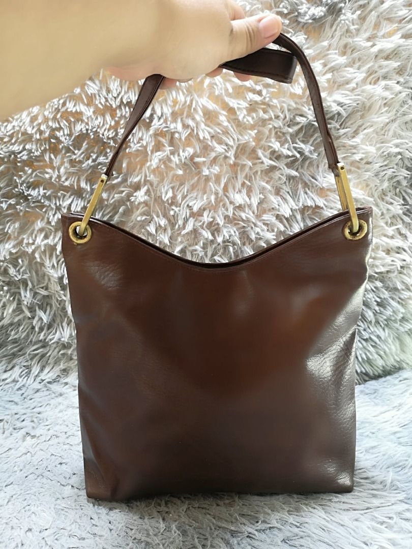 Smooth Choco Brown Leather Hobo Bag (Category: Shoulder Bags) located in Santa Cruz. Submitted by jmy_surplus.2 (Listing ID 1460458754, Image 3). Description: Size ; L - 11 W - 11.2 Color ; Choco brown Type ; Hobo bag Brand ; No brand Material ; Leather Style ; Smooth Leather Zipper Closure Hobo bag LR 173 JMY 5 Batch #218.