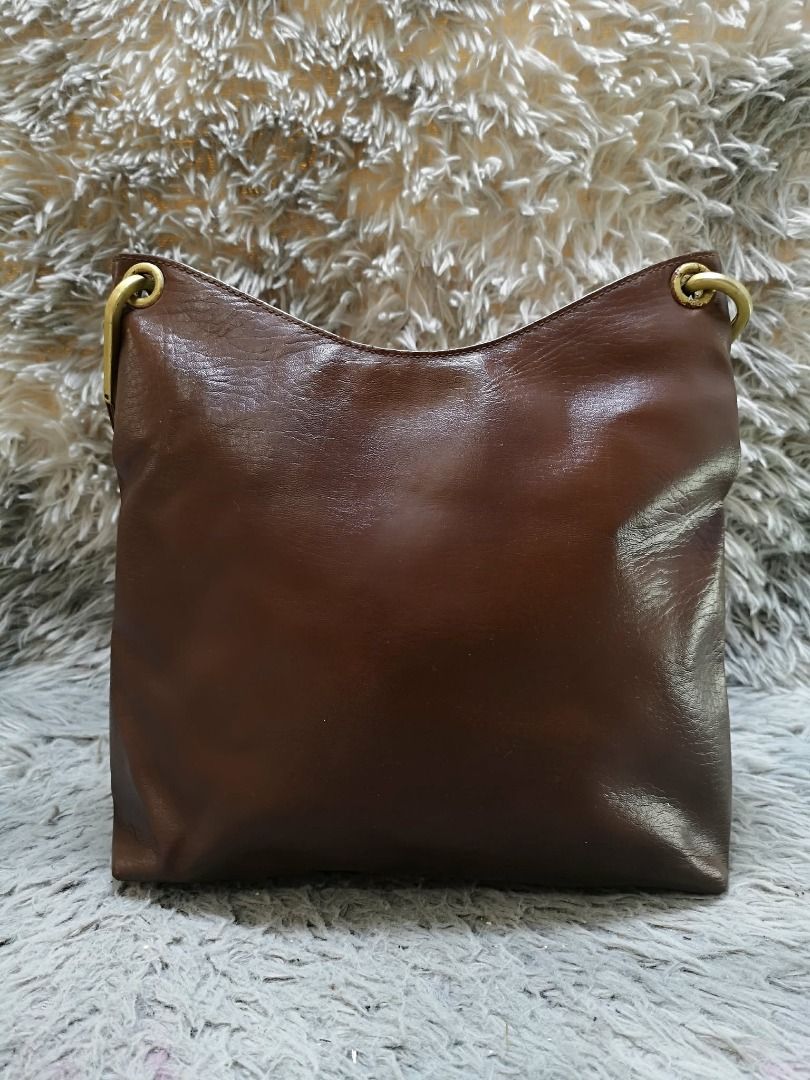 Smooth Choco Brown Leather Hobo Bag (Category: Shoulder Bags) located in Santa Cruz. Submitted by jmy_surplus.2 (Listing ID 1460458754, Image 1). Description: Size ; L - 11 W - 11.2 Color ; Choco brown Type ; Hobo bag Brand ; No brand Material ; Leather Style ; Smooth Leather Zipper Closure Hobo bag LR 173 JMY 5 Batch #218.