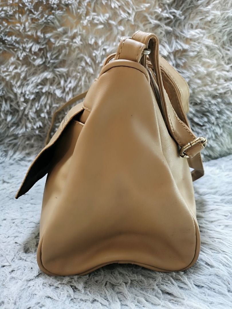 Smooth Dark Beige Leather Hand & Sling Bag (Category: Cross-body Bags) located in Santa Cruz. Submitted by jmy_surplus.2 (Listing ID 1460457144, Image 3). Description: Size ; L - 9 W - 11 Color ; Dark beige Type ; Hand & Sling Bag Brand ; No Brand Material ; Leather Style ; Dark Beige Leather Zipper Closure Hand & Sling Bag LR 173 JMY 5 Batch #218.