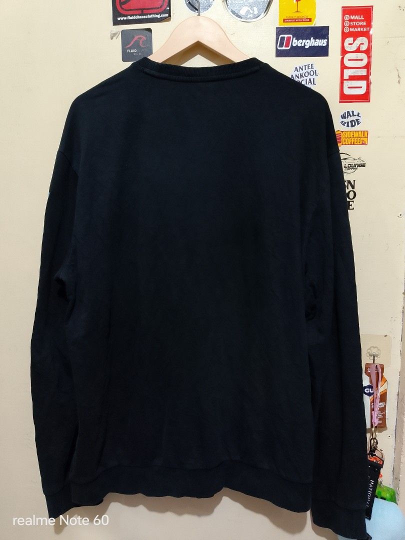 Snowpeak Crew Neck Long Sleeve (Category: Activewear) located in Tagum. Submitted by tgm2023 (Listing ID 1460360414, Image 2). Description: Snowpeak Crew Neck Long Sleeve Excellent condition 23.5 x 28 Size XL on tag Cotton fabric ✅ Solid ng design sa sleeve, no cracks 🏷️680.⁰⁰.