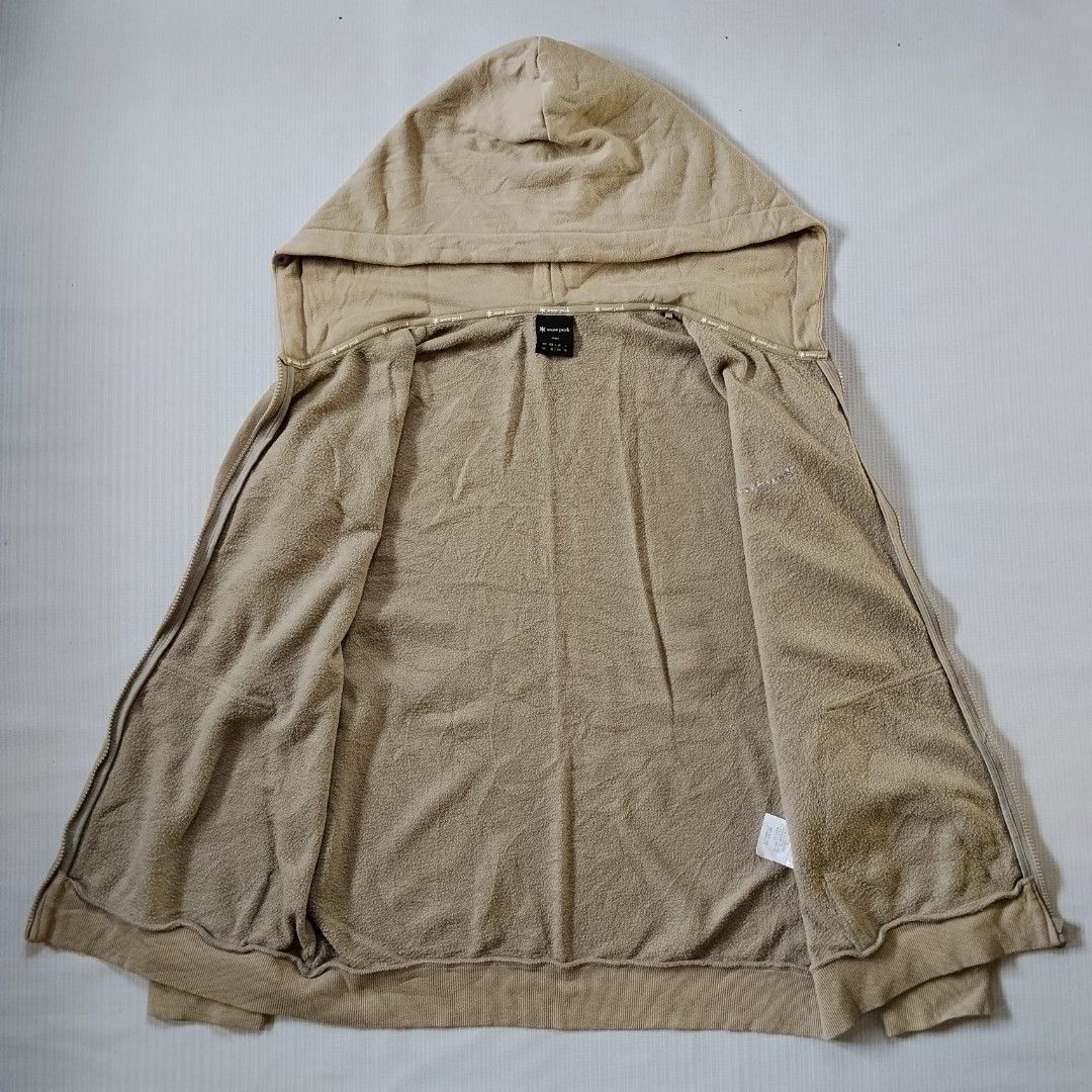 SNOW PEAK (ZIPPER HOODIE) (Category: Coats, Jackets and Outerwear) located in Bacolod City. Submitted by waybackcouture (Listing ID 1460387319, Image 3). Description: SNOW PEAK (ZIPPER HOODIE) RATE VERY GOOD CONDITION SIZE MEDIUM MENS PRICE 899 ADD SHIPPING FEE DM TO PURCHASE.