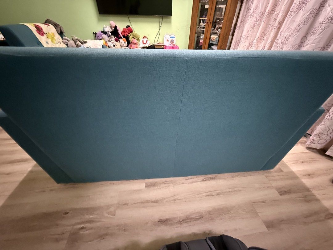 Sofa (Category: Sofas) located in Kuala Lumpur. Submitted by mazdapride (Listing ID 1460402572, Image 3). Description: Sofa Untuk Dilepaskan I Jenama : Cavanzi 3 + 2 Warna : Turquoise Condition 7/10 Baru di cuci pd 3.1.2026 Beli Bln 12/2022 (3 tahun) Harga boleh nego lg Self collect di Mahkota Hills, Bandar Tasik Senangin, N9 Minat PM.