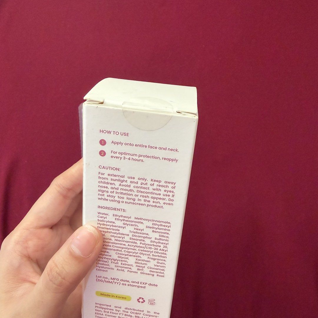 Sola Daily Screen (Sunscreen) + Issy Shimmer Pressed Shadow (Mist) (Category: Face Care) located in Bacoor. Submitted by rieseia (Listing ID 1460363581, Image 2). Description: — sunscreen is still sealed! bought this from a buy 2 promo (worth 575 php, original price is 769 php) — swatched the eye shadow only (never been used!) .