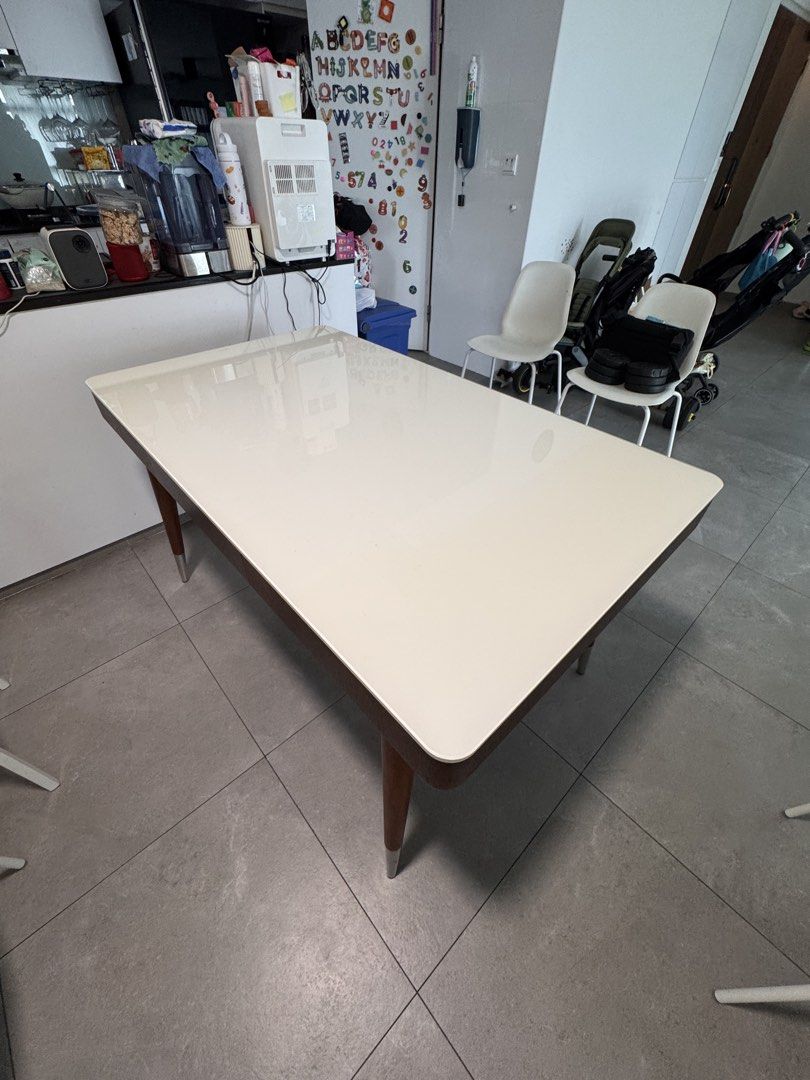 Solid Wood Dining Table (Category: Tables & Sets) located in Singapore. Submitted by krisxbb (Listing ID 1460355658, Image 2). Description: L 138 cm x W 80.5 cm x H 75 cm.