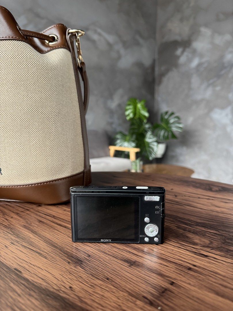 Sony Cybershot DSC-W320 (Category: Cameras) located in Caloocan City. Submitted by dnnhfaye (Listing ID 1460337527, Image 2). Description: 📸 Sony Cybershot DSC-W320 🏷️ 4,999 Features: Digicam ⟢ 14.1 Megapixels ⟢ 4x optical zoom ⟢ Body cosmetic: 9/10 ⟢ Photo and Video Capturing ⟢ CRISP OUTPUT ❤️ Honest Issue: medyo mahina lang yung mic Inclusions: ✅ Unit ✅ Battery ✅ Memory Card ✅ Wrist Strap ✅ Pouch ✅ Universal Charger ✅ Other Freebies *Message 