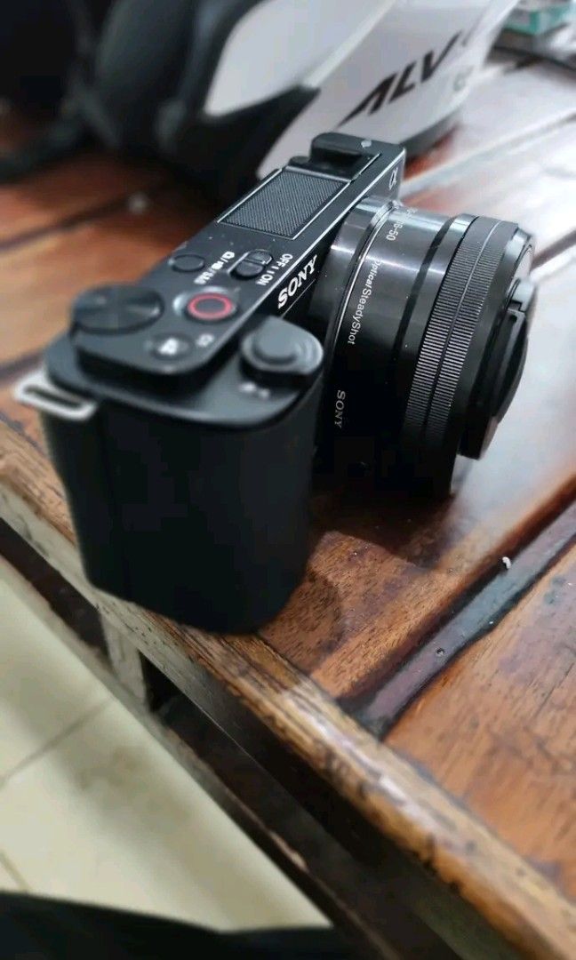 Sony zv-e10 (Category: Cameras) located in Pateros City. Submitted by rareocean.8bced2 (Listing ID 1460435298, Image 3). Description: for sale my sony zv-e10 complete inclusion no issue or hidden issue UNLI test balik mo kung may problema sa cam.