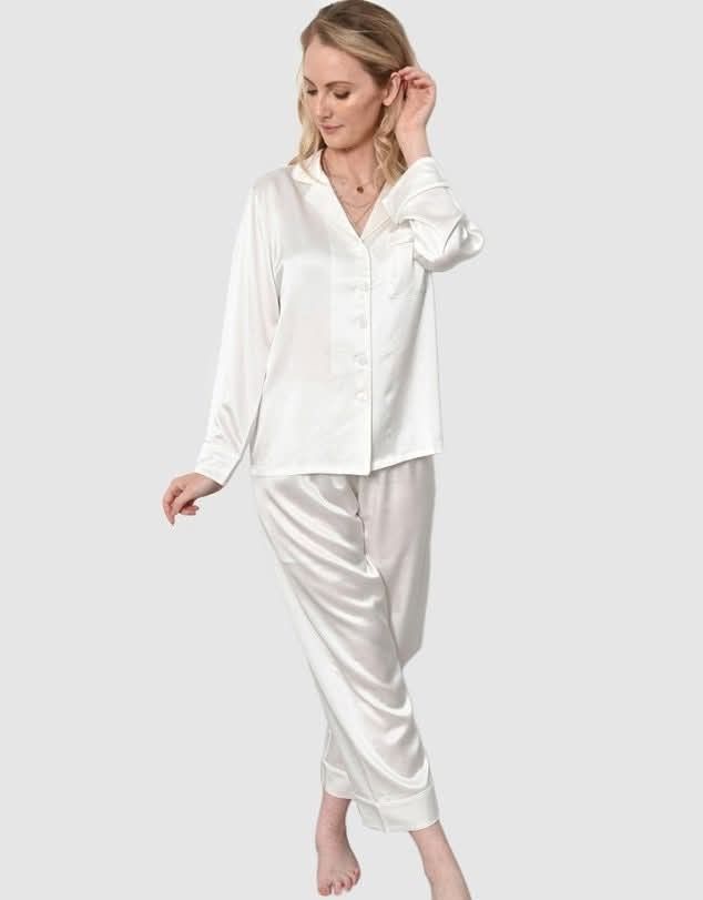 Splash intimates UAE brand white 2pc pajama fits S-M (Category: Undergarments & Loungewear) located in Mandaluyong City. Submitted by splash_intimates.ph (Listing ID 1460413103, Image 2). Description: .