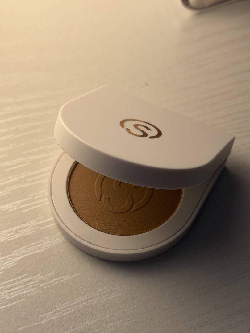 Spotlight Sunbeam Baked Bronzer - Bahamas (Category: Makeup) located in Angono. Submitted by mariefinds (Listing ID 1460314534, Image 1). Description: Sunbeam Baked Bronzer Shade: Bahamas 150 pesos ONLY Rfs: Decluttering rarely used makeups Location: Angono, Rizal.