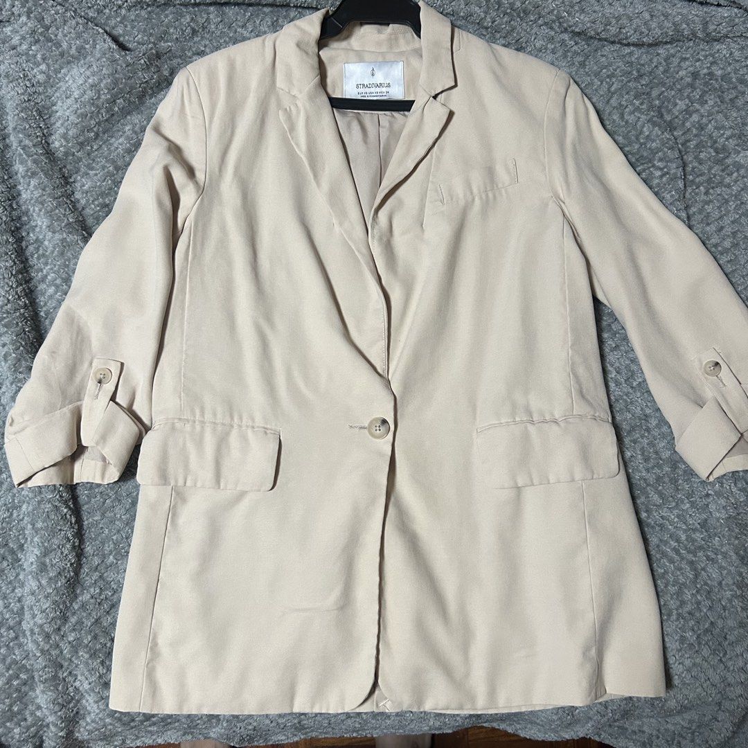 Stradivarius Beige Jacket Blazer (Category: Coats, Jackets and Outerwear) located in San Juan City. Submitted by e_declutters2019 (Listing ID 1460481387, Image 2). Description: • great condition • small stain on cuff — barely noticeable • size XS but fits S also.