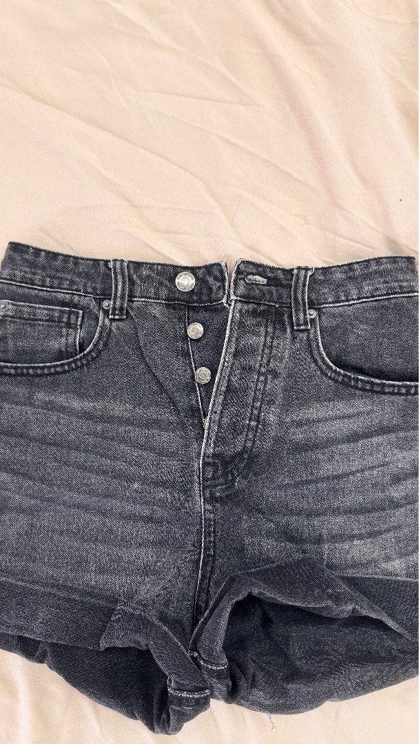 Stradivarius Black Acid Wash Shorts (Category: Shorts) located in Santa Rosa. Submitted by stealbydiva (Listing ID 1460344202, Image 2). Description: - high waisted, buttoned - no when worn - 24-25 inches waist - MOP: GOTYME & MARIBANK - MOD: Lalamove & J&T.