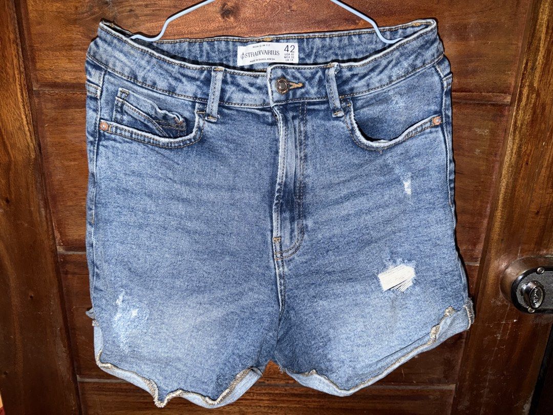 STRADIVARIUS DENIM SHORTS (sold each) (Category: Shorts) located in Makati City. Submitted by inxdnl (Listing ID 1460338751, Image 3). Description: IN GOOD CONDITION PA NO DAMAGE, CAN SEND WHEN WORN OR MEASUREMENT CAN SHIP ASAP ₱175 EACH.