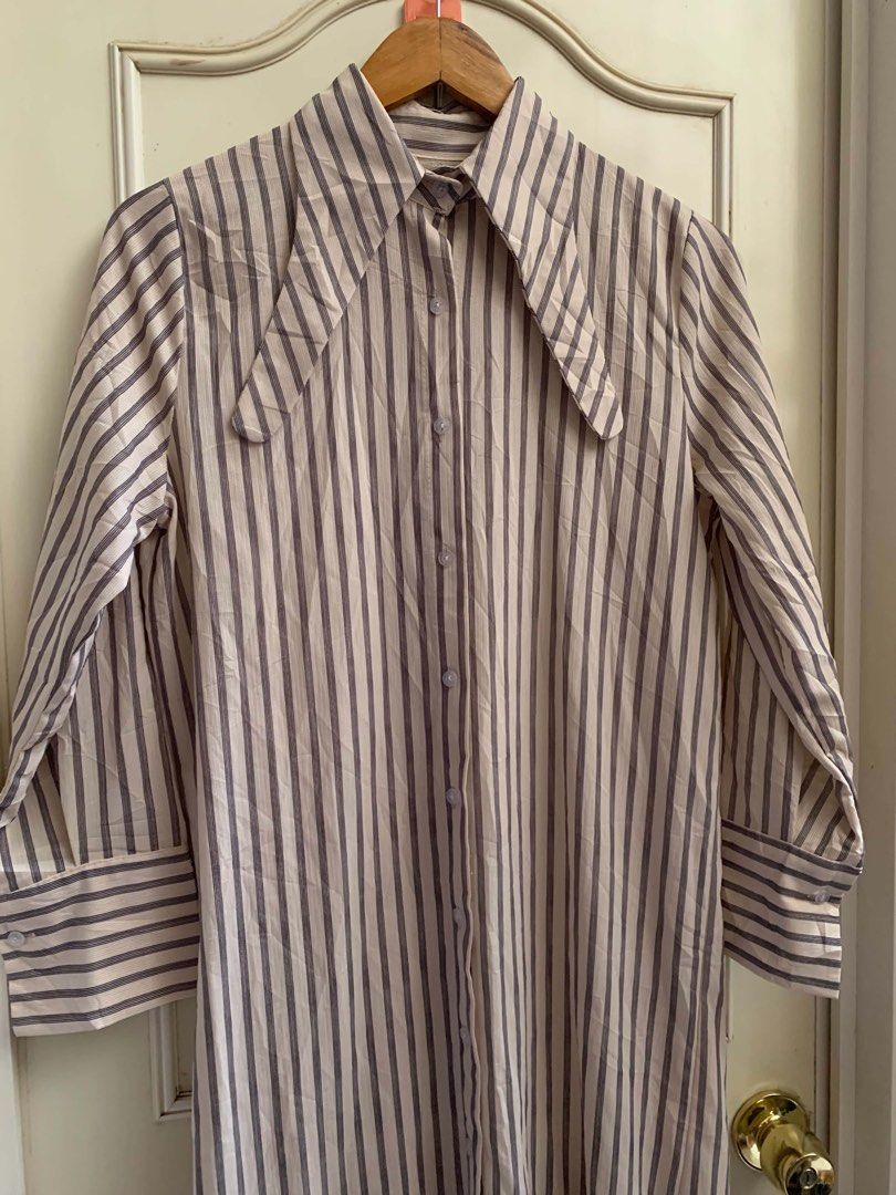 SUPER SALE🔥Striped Button-Up Midi Dress with Ruffle Hem Medium-Semi L (Category: Dresses) located in Calapan. Submitted by shakalak (Listing ID 1460453095, Image 2). Description: - Classic pinstripe long-sleeved midi dress - Features a prominent collar - Ruffled hemline for a feminine touch - Easy button-up front - Perfect for dressing up or down, suitable for casual outings or formal occasions -19x41.