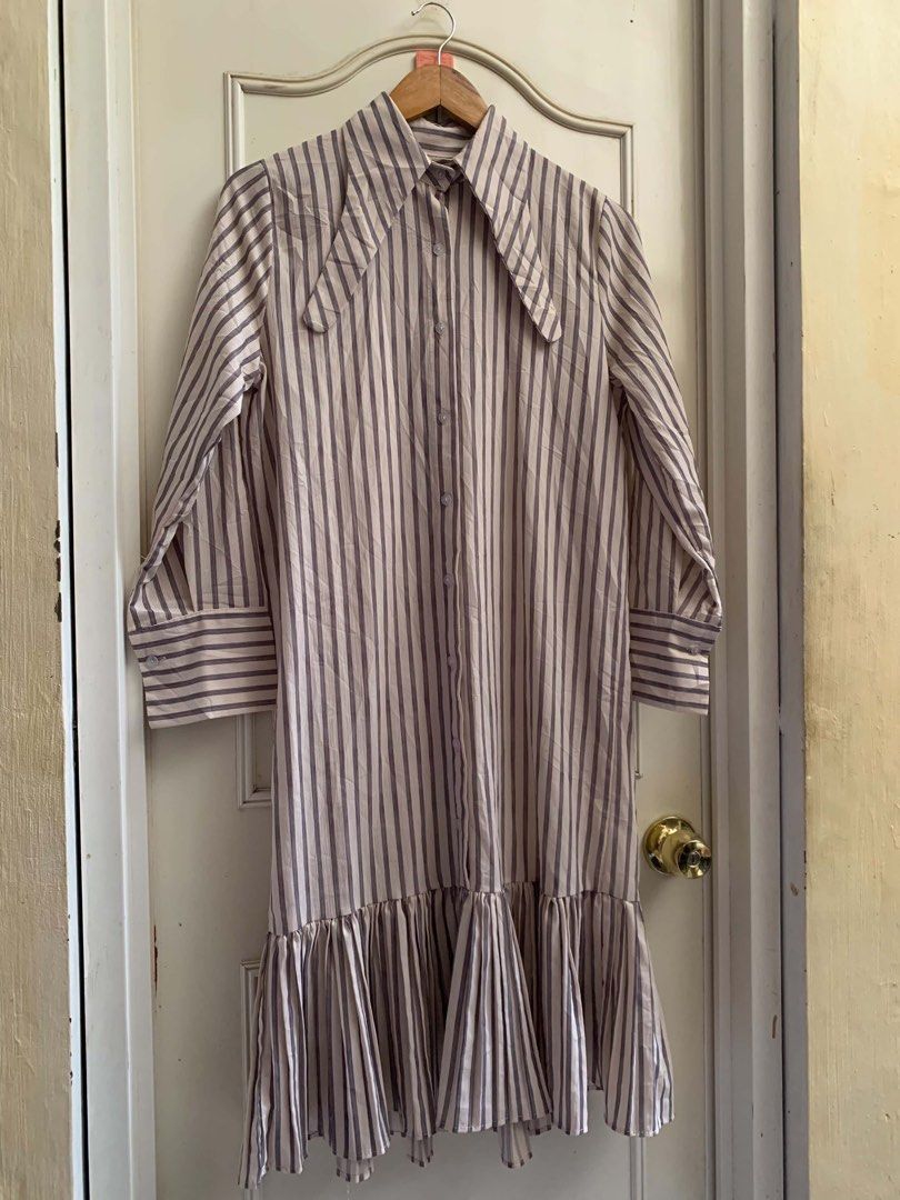 SUPER SALE🔥Striped Button-Up Midi Dress with Ruffle Hem Medium-Semi L (Category: Dresses) located in Calapan. Submitted by shakalak (Listing ID 1460453095, Image 1). Description: - Classic pinstripe long-sleeved midi dress - Features a prominent collar - Ruffled hemline for a feminine touch - Easy button-up front - Perfect for dressing up or down, suitable for casual outings or formal occasions -19x41.