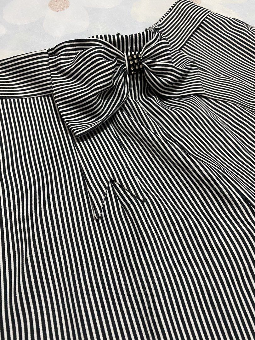 STRIPED SLACKS PANTS 🤍🖤 (Category: Other Bottoms) located in Tanza. Submitted by vhies_closet24 (Listing ID 1460314607, Image 2). Description: Decluttering! Selling my striped slacks pants. ✨ Classic and easy to style — perfect for office wear, casual outfits, or smart-casual looks..