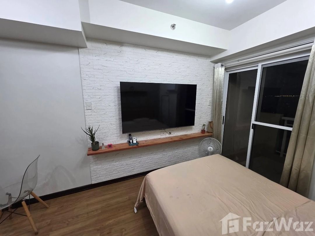 Studio Condo for rent at The Atherton (Category: Apartments & Condos) located in Makati City. Submitted by propertyproph (Listing ID 1460371600, Image 3). Description: 🏙️ Condo for Rent – Fully Furnished Studio at The Atherton 📍 The Atherton by DMCI Homes, Parañaque City Enjoy a fully furnished 29 sqm studio on the 15th floor with a private balcony and airport views, complete with appliances and essential furnishings for comfortable long-term l