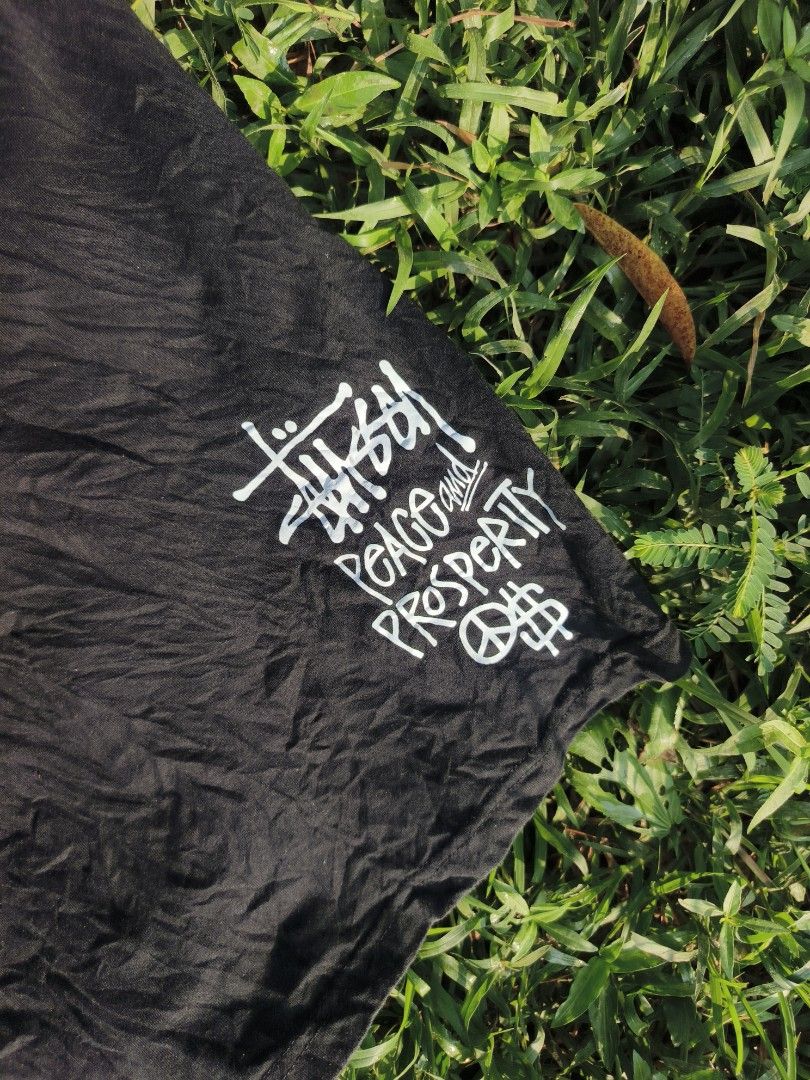 Stussy (Category: Tshirts & Polo Shirts ) located in Trento. Submitted by renanteblanco113 (Listing ID 1460504442, Image 3). Description: Stussy Dimes: 21x28.5 Excellent condition Color rate: 9.5/10 "color may vary due to lighting outdoor" Issue: need wash.