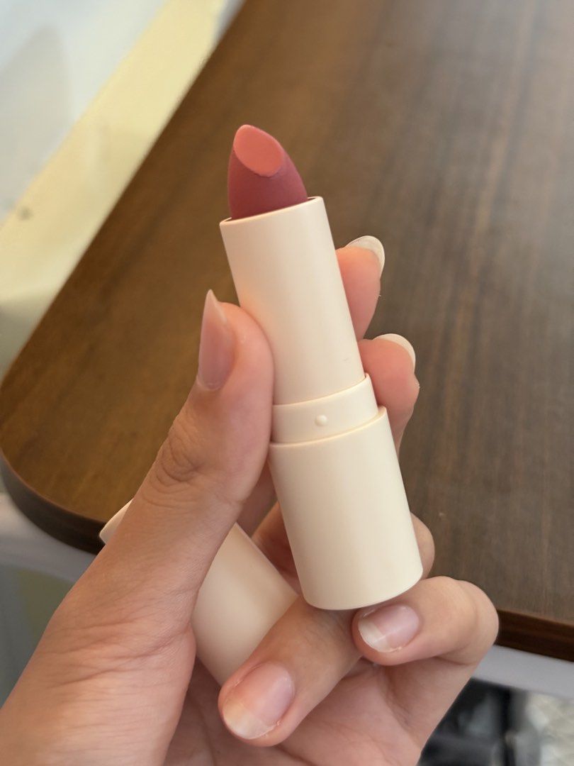 Sunnies Face Fluffmatte Angelic (Category: Makeup) located in Manila. Submitted by arcaihive (Listing ID 1460362317, Image 1). Description: • brand new! just delivered kahapon pero no box since naitapon ko na • bought for 250 • rfs : wrong shade.