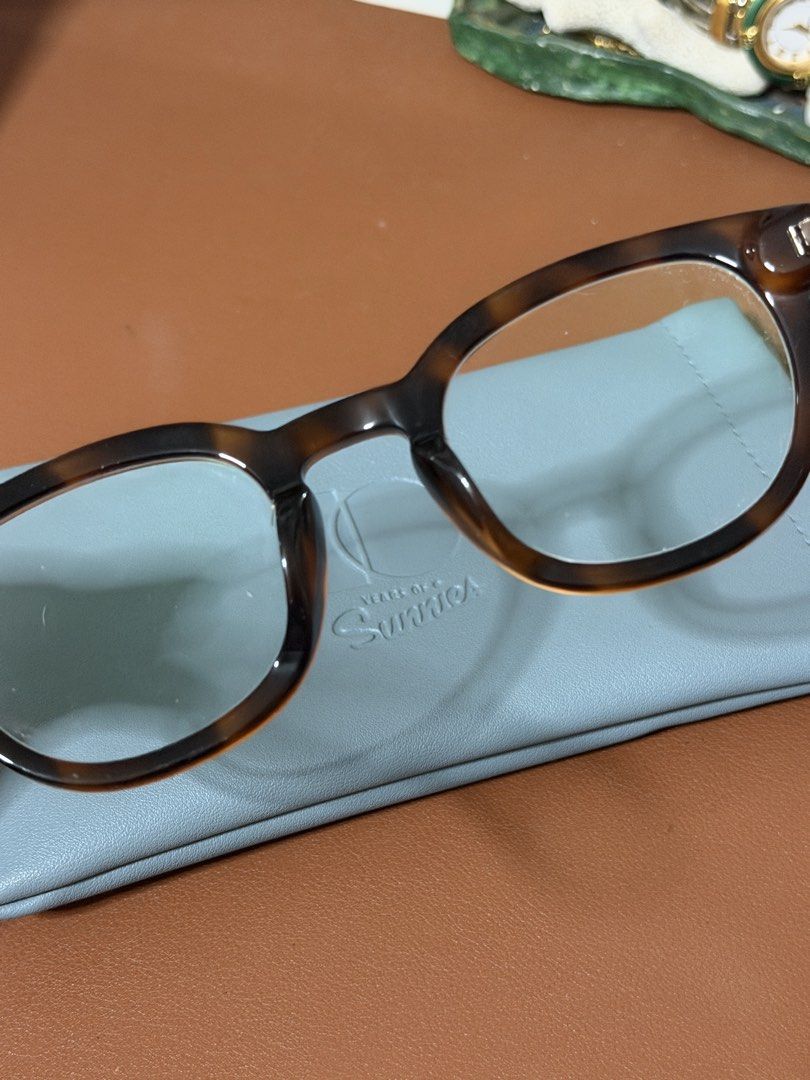 Sunnies Studios Atticus in Dark Tort (Category: Sunglasses & Eyewear) located in Manila. Submitted by devilwearszara_ (Listing ID 1460416674, Image 2). Description: Only used a few times. Lens can be replaceable at any Sunnies Studios store..