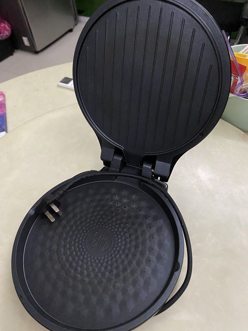 Supor Black Electric Pizza Maker (Category: Other Kitchenware & Tableware) located in Imus. Submitted by 9teen.87 (Listing ID 1460470132, Image 2). Description: - Brand: Supor - Color: Black - Features: Textured lid, handle, attached power cord - Ideal for: Making delicious waffles pizza pancake at home.