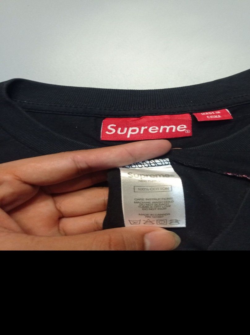 Supreme (Category: Formal Shirts) located in Manila. Submitted by 1christiannnnnn (Listing ID 1460305311, Image 3). Description: Supreme Box logo Excellent condition ✅ Color rate 9.8/10 Issue None needs wash 18 Width 26.5 length.