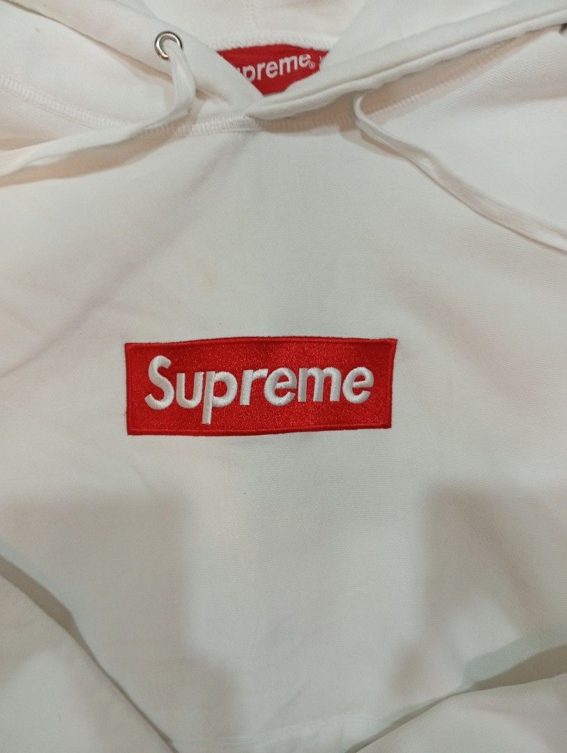 Supreme white hoodie (Category: Coats, Jackets and Outerwear) located in Legazpi City. Submitted by nexcloset_ (Listing ID 1460405768, Image 2). Description: Size: Small Dimes:L-24 W-19 Price: 700 + SF Color: White Color Rate: 10/10 Condition: Good condition Issue: No issue.