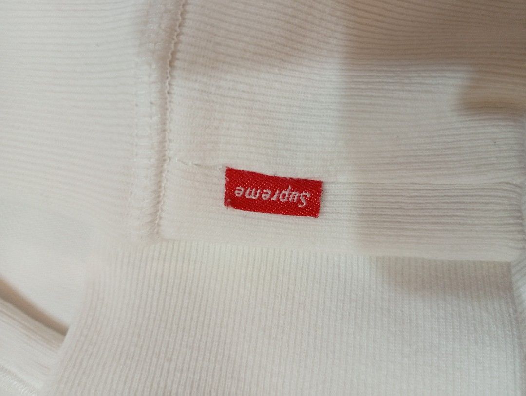 Supreme white hoodie (Category: Coats, Jackets and Outerwear) located in Legazpi City. Submitted by nexcloset_ (Listing ID 1460405768, Image 3). Description: Size: Small Dimes:L-24 W-19 Price: 700 + SF Color: White Color Rate: 10/10 Condition: Good condition Issue: No issue.