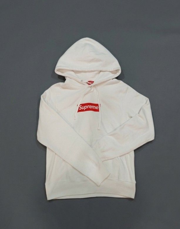 Supreme white hoodie (Category: Coats, Jackets and Outerwear) located in Legazpi City. Submitted by nexcloset_ (Listing ID 1460405768, Image 1). Description: Size: Small Dimes:L-24 W-19 Price: 700 + SF Color: White Color Rate: 10/10 Condition: Good condition Issue: No issue.