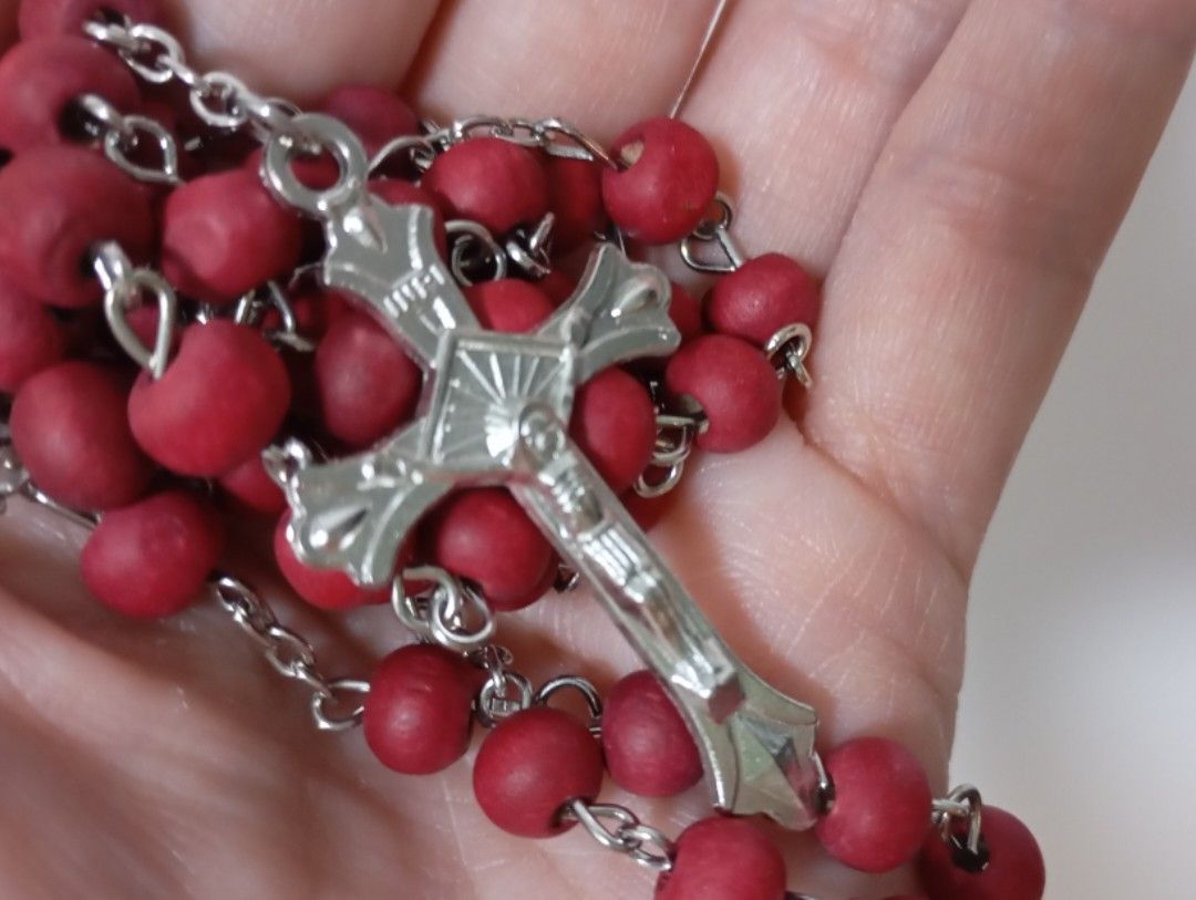TAKE ALL: VATICAN, FATIMA & CENACLE ROSARIES - BLESSED (Category: Religious Items) located in Makati City. Submitted by fr_lll (Listing ID 1460402106, Image 2). Description: TAKE ALL: VATICAN, FATIMA & CENACLE ROSARIES - BLESSED VATICAN ROSARY (Blessed /Off white) - Brand new, Never used - Condition as seen in photos - Includes clear plastic case - Light coloured beads - Ideal for prayer or as a thoughtful gift FATIMA ROSARY (Blessed/Red) - Brand